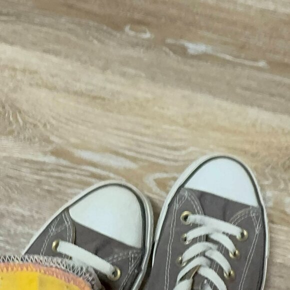 Converse All Star Low Top Chuck Taylors Gray Womens Size 7 - Picture 6 of 8